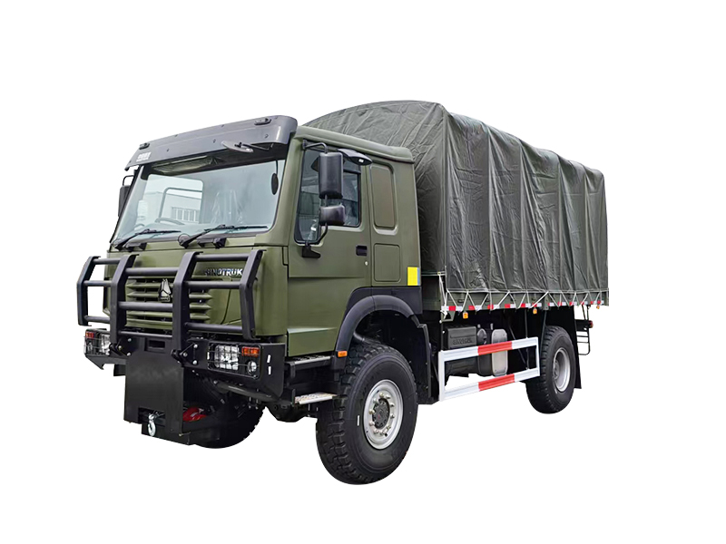 HOWO 4×4 All-wheel-drive Troop Carrier with Towing Hook
